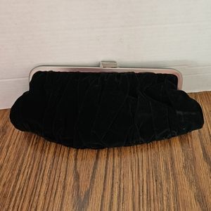 Black purse for the evening out.  NEW without tags.
